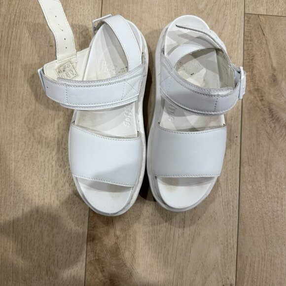 Dr Martens  Voss Mono Leather Platform Strap Sandals in White Voss Mono Leather - Picture 2 of 5